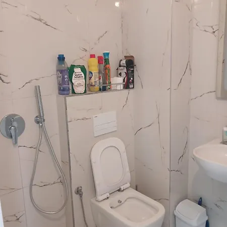 Flora's Apartmán Golem (Tirana)