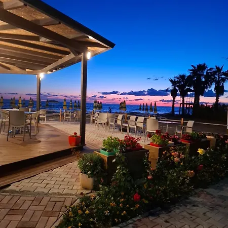 Flora's * Golem (Tirana)