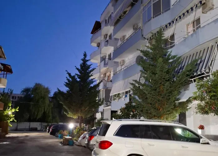 Flora's Golem (Tirana)